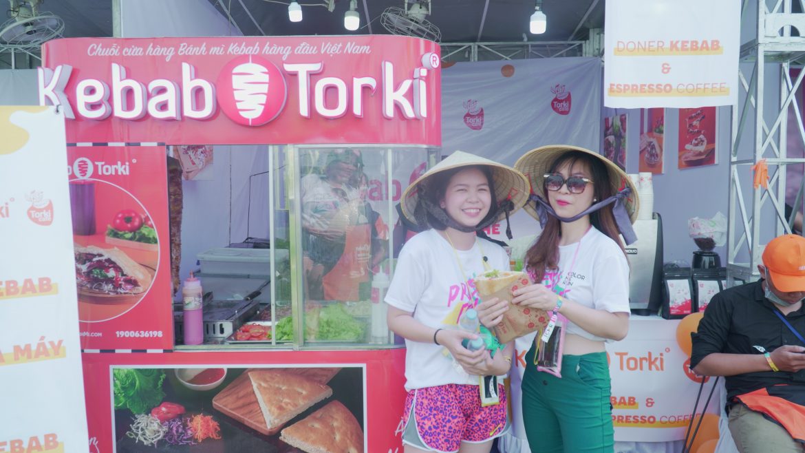 Kinh doanh có lãi cực lớn với chiếc tủ bánh mì Kebab Torki
