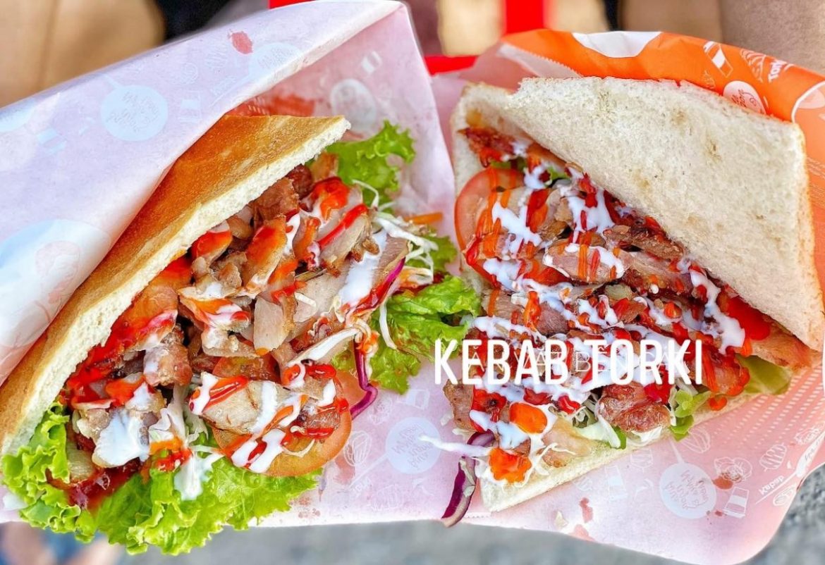 Khác biệt của bánh mì kebab so với bánh mì thịt truyền thống Việt Nam